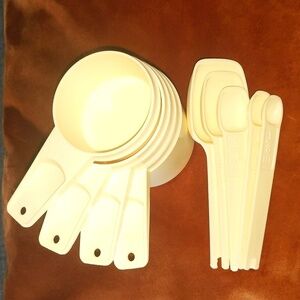Vintage Tupperware measuring cups & spoons. All items shown-5 spoons/4 cups